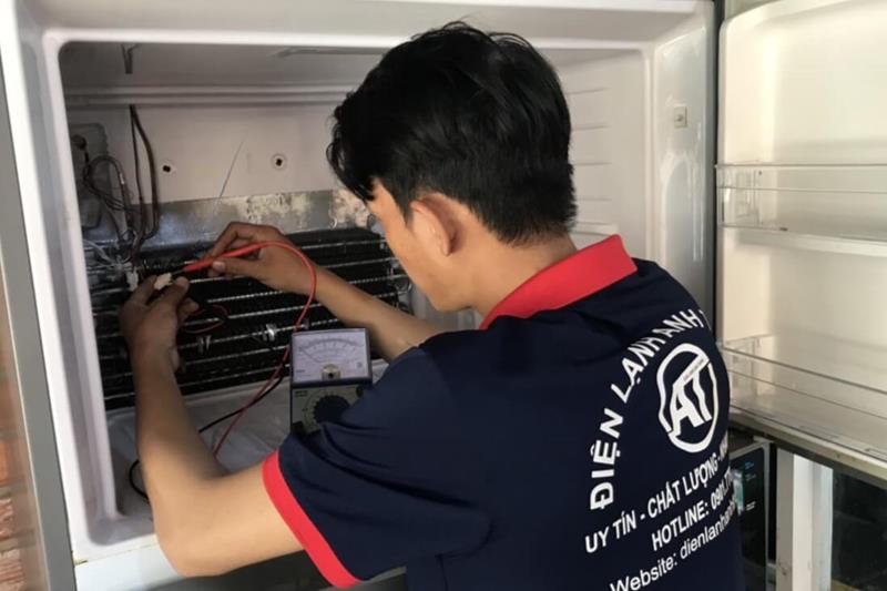 Thợ sửa tủ lạnh chuyên nghiệp Điện lạnh Anh Thắng